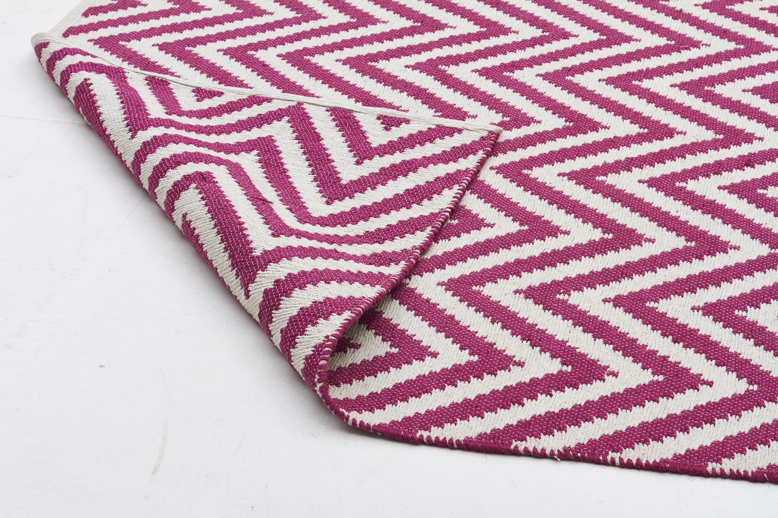 Skylar Rug Chevron Pink - Image 4