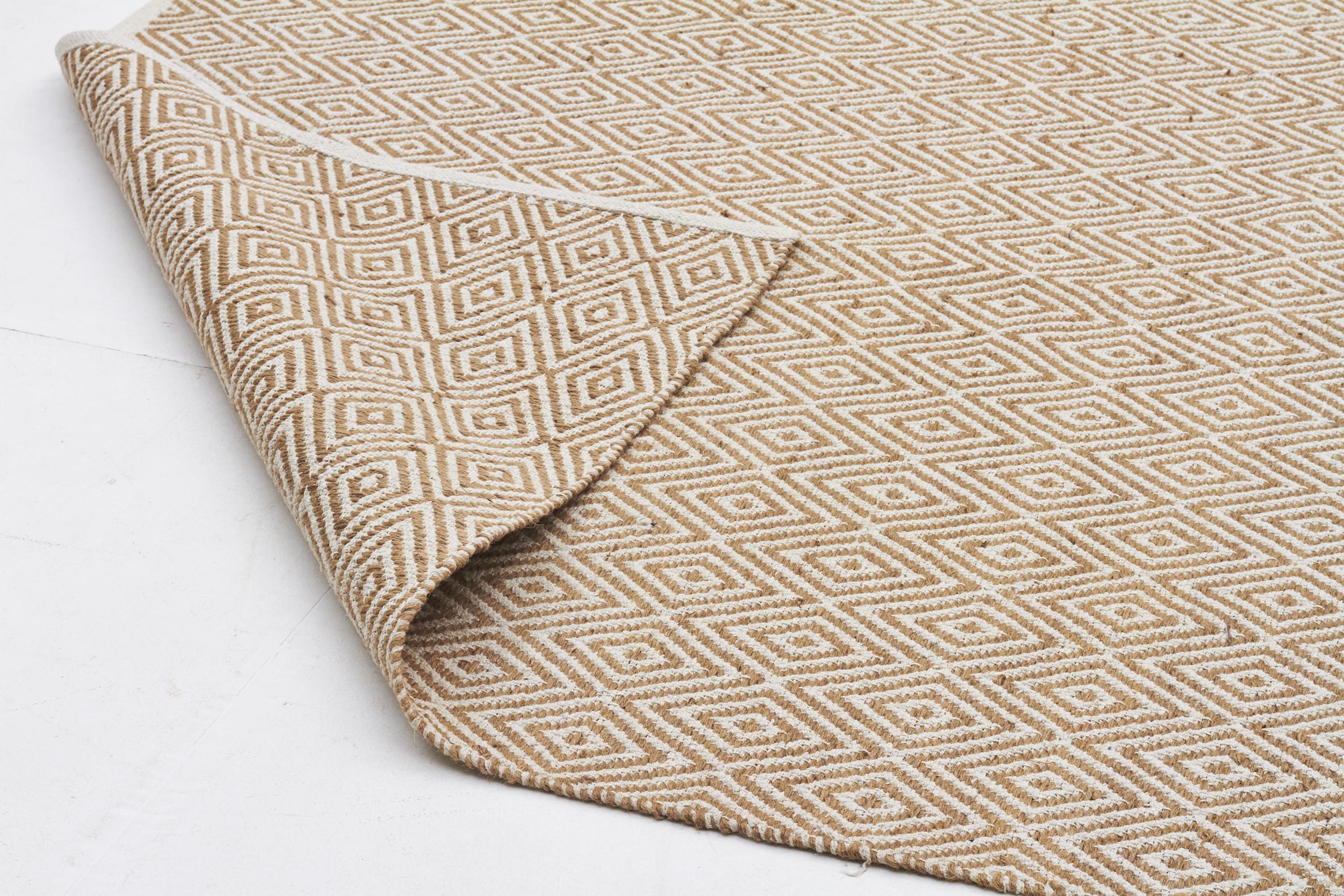 Skylar Rug Diamond Beige - Image 4