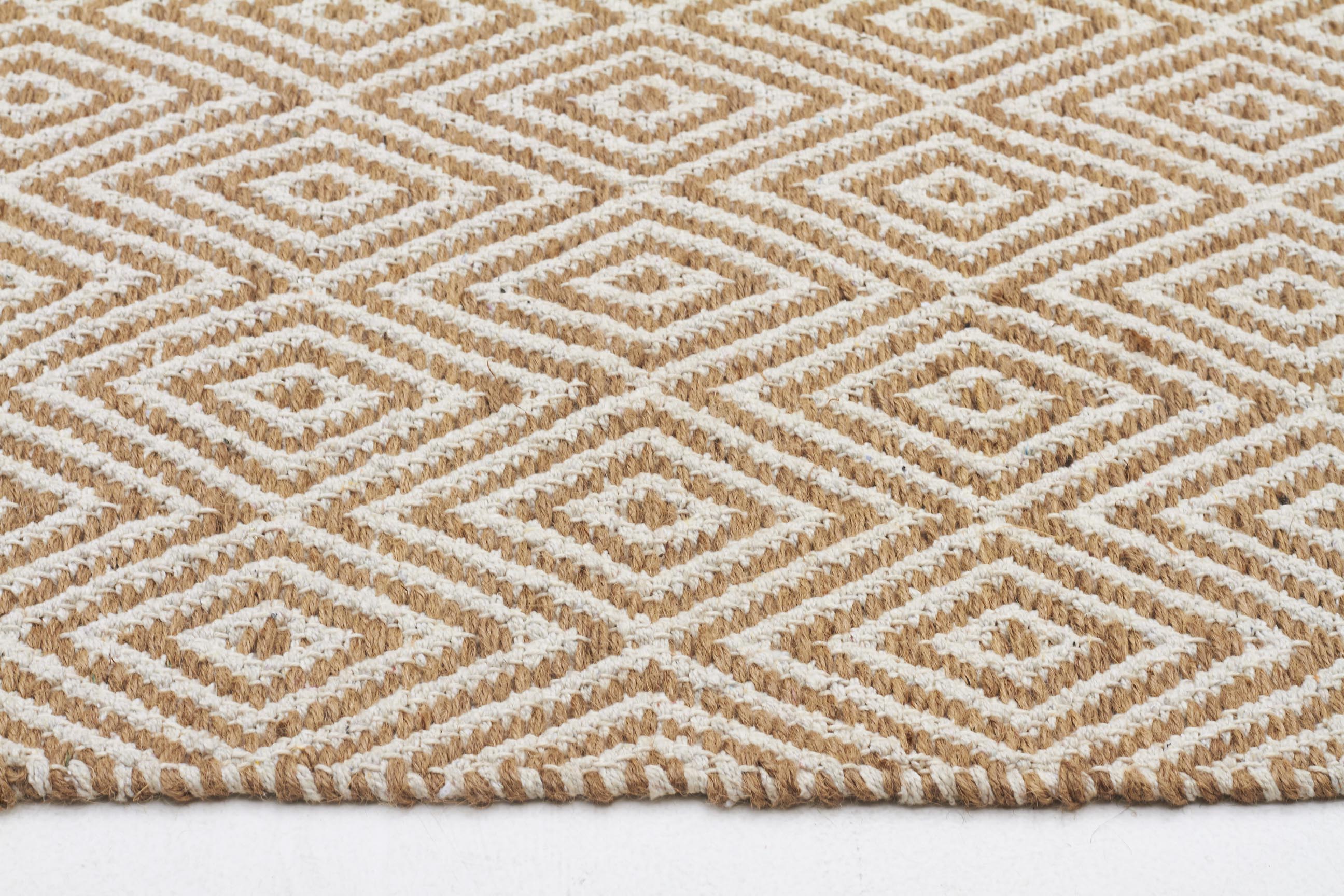 Skylar Rug Diamond Beige - Image 3