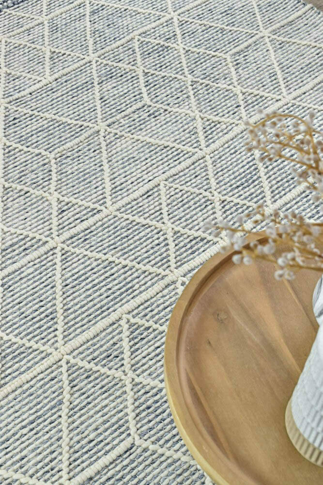 Labin Fringe Blue White Wool Rug - Image 4